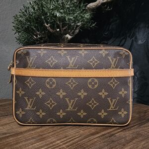 Authentic Louis Vuitton Vintage Compeigne Clutch Monogram Canvas
